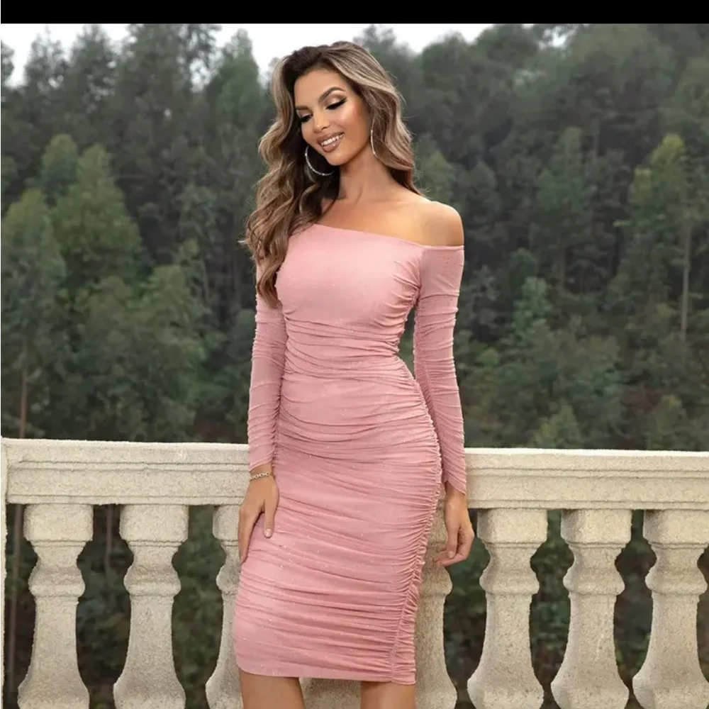 Blush pink sparkly off the shoulder long sleeve ruched midi dress - Picture 3 of 5